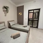 民宿 Arzella Xlendi, Premium 2br, Bus Stop & Market Opposite 克伦蒂