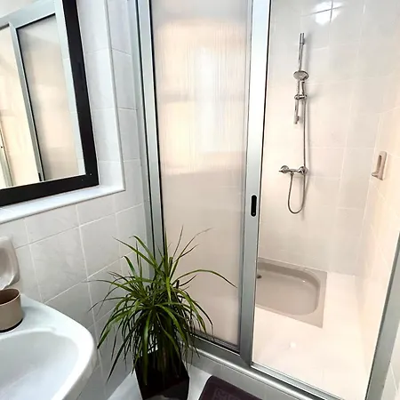 Arzella Xlendi, Premium 2br, Bus Stop & Market Opposite Rum i privatbostad