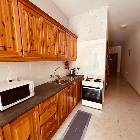Pansiyon Arzella Xlendi, Premium 2br, Bus Stop & Market Opposite