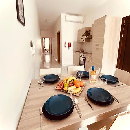 Rum i privatbostad Arzella Xlendi, Premium 2br, Bus Stop & Market Opposite