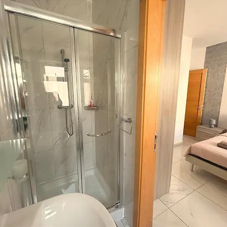 Arzella Xlendi, Premium 2br, Bus Stop & Market Opposite Rum i privatbostad