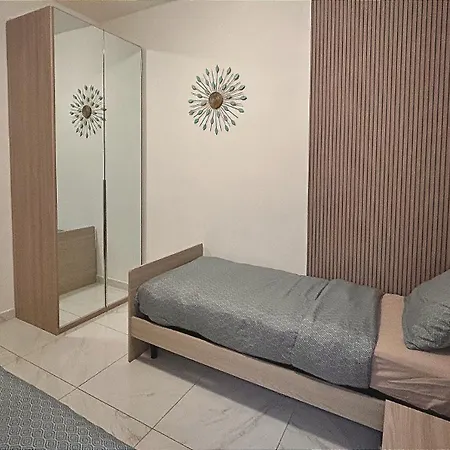 Arzella Xlendi, Premium 2br, Bus Stop & Market Opposite *