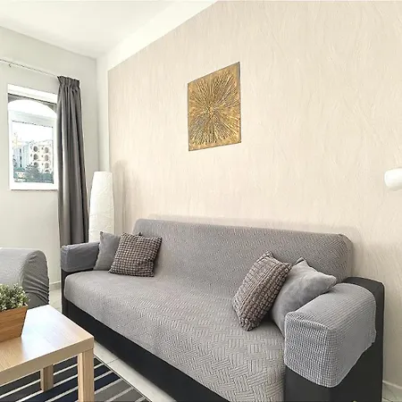 Rum i privatbostad Arzella Xlendi, Premium 2br, Bus Stop & Market Opposite