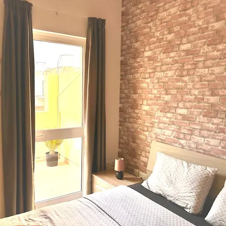 Rum i privatbostad Arzella Xlendi, Premium 2br, Bus Stop & Market Opposite *