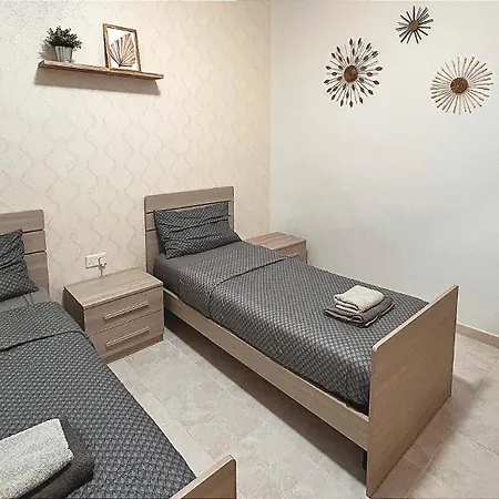 Arzella Xlendi, Premium 2br, Bus Stop & Market Opposite Rum i privatbostad *
