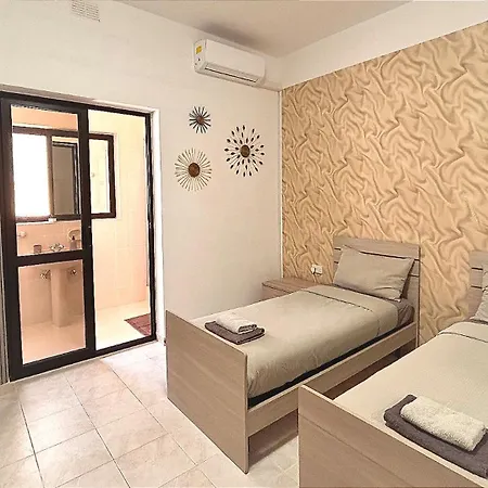 Arzella Xlendi, Premium 2br, Bus Stop & Market Opposite Rum i privatbostad