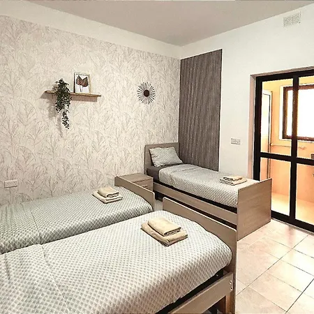 Arzella Xlendi, Premium 2br, Bus Stop & Market Opposite Rum i privatbostad