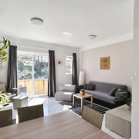 Homestay Arzella Xlendi, Premium 2br, Bus Stop & Market Opposite Xlendi