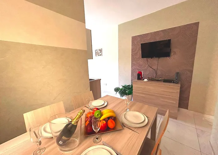 Arzella Xlendi, Premium 2br, Bus Stop & Market Opposite