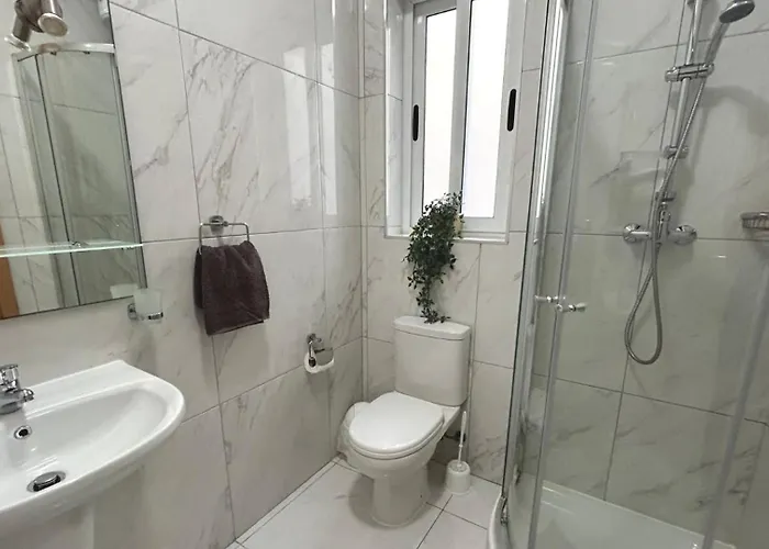 Arzella Xlendi, Premium 2br, Bus Stop & Market Opposite