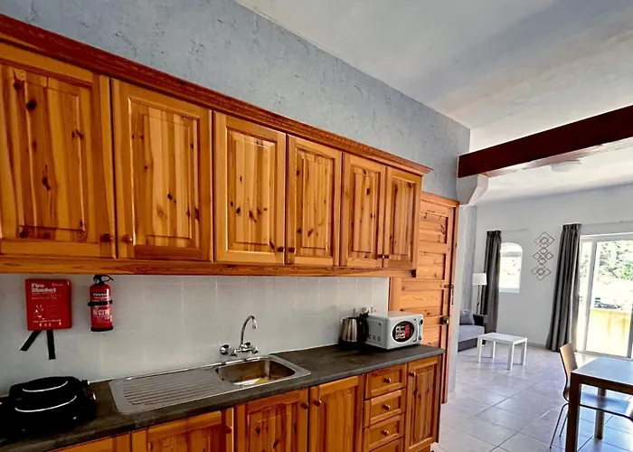 ホームステイ Arzella Xlendi, Premium 2br, Bus Stop & Market Opposite クレンディ