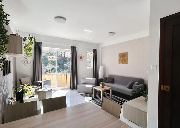 ホームステイ Arzella Xlendi, Premium 2br, Bus Stop & Market Opposite クレンディ