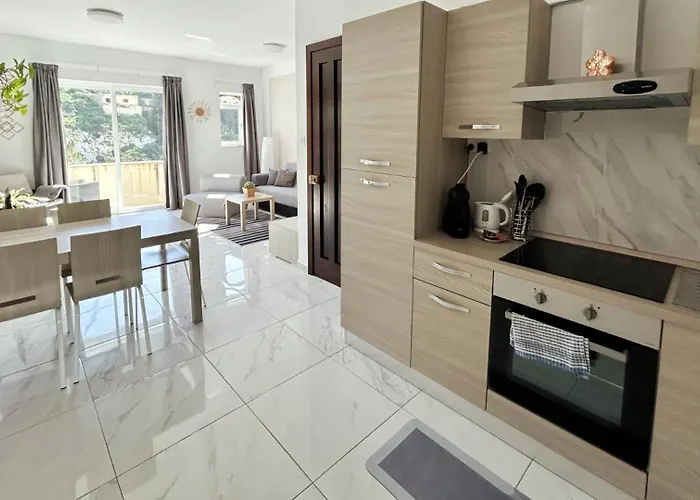 ホームステイ Arzella Xlendi, Premium 2br, Bus Stop & Market Opposite クレンディ