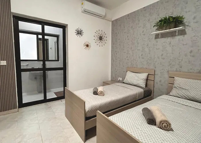 Arzella Xlendi, Premium 2br, Bus Stop & Market Opposite