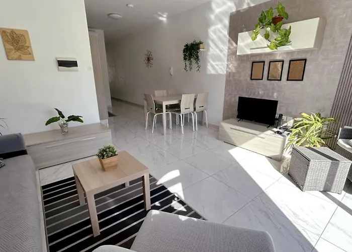 Arzella Xlendi, Premium 2br, Bus Stop & Market Opposite *