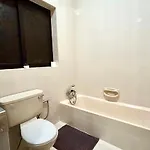 Arzella Xlendi, Premium 2br, Bus Stop & Market Opposite Habitación en casa particular *