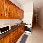 Habitación en casa particular Arzella Xlendi, Premium 2br, Bus Stop & Market Opposite