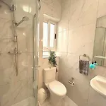 Habitación en casa particular Arzella Xlendi, Premium 2br, Bus Stop & Market Opposite *