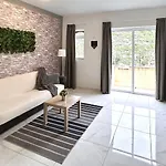 Habitación en casa particular Arzella Xlendi, Premium 2br, Bus Stop & Market Opposite