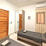 Arzella Xlendi, Premium 2br, Bus Stop & Market Opposite