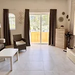Arzella Xlendi, Premium 2br, Bus Stop & Market Opposite *