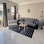 Habitación en casa particular Arzella Xlendi, Premium 2br, Bus Stop & Market Opposite *