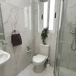 Arzella Xlendi, Premium 2br, Bus Stop & Market Opposite