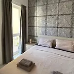 Habitación en casa particular Arzella Xlendi, Premium 2br, Bus Stop & Market Opposite Xlendi