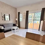 Arzella Xlendi, Premium 2br, Bus Stop & Market Opposite *