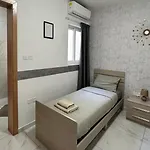Arzella Xlendi, Premium 2br, Bus Stop & Market Opposite