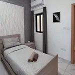 Pansiyon Arzella Xlendi, Premium 2br, Bus Stop & Market Opposite