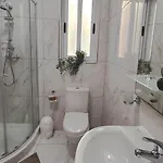 Arzella Xlendi, Premium 2br, Bus Stop & Market Opposite Habitación en casa particular Xlendi