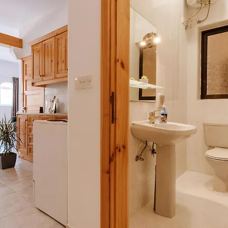 Arzella - Spacious Two Bedroom