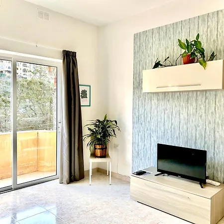 Arzella - Spacious Two Bedroom *