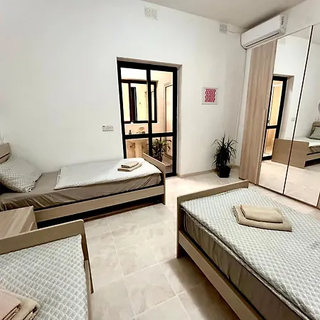 Arzella - Spacious Two Bedroom Homestay Xlendi