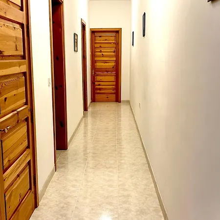 Homestay Arzella - Spacious Two Bedroom Xlendi