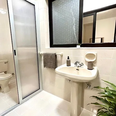 Homestay Arzella - Spacious Two Bedroom