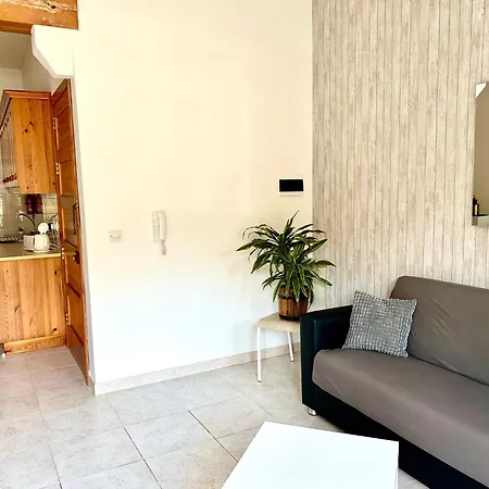 Arzella - Spacious Two Bedroom