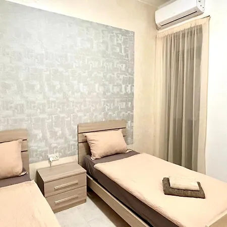 Arzella - Spacious Two Bedroom