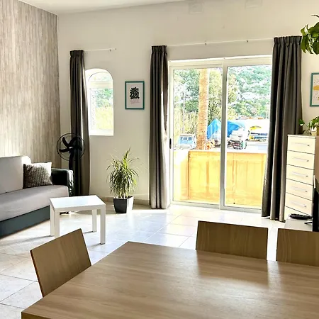 Arzella - Spacious Two Bedroom