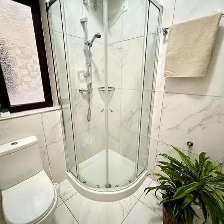 Arzella - Spacious Two Bedroom Homestay Xlendi