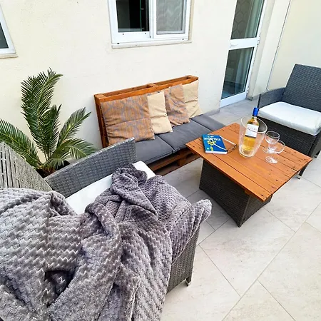 Arzella - Spacious Two Bedroom Xlendi