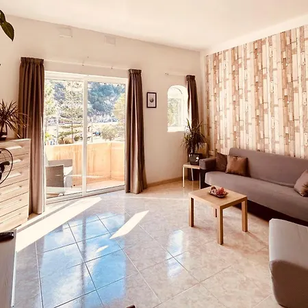 Ubytování v soukromí Arzella Xlendi, Premium 2br, Bus Stop & Market Opposite *