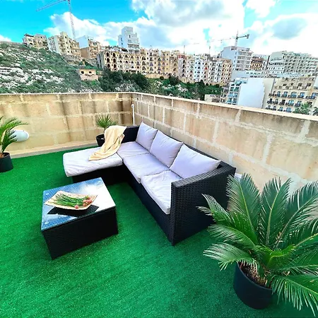 Arzella Xlendi, Premium 2br, Bus Stop & Market Opposite *