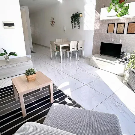 Arzella - Spacious Two Bedroom Homestay Xlendi