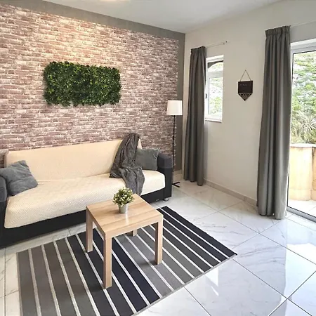 Arzella - Spacious Two Bedroom