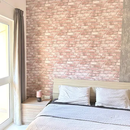 Arzella Xlendi, Premium 2br, Bus Stop & Market Opposite *