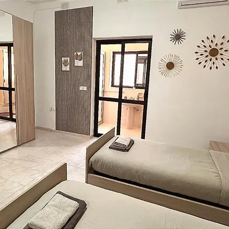 Arzella Xlendi, Premium 2br, Bus Stop & Market Opposite Ubytování v soukromí