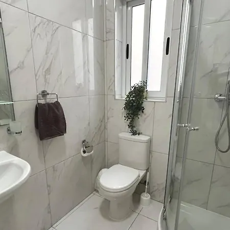 Arzella Xlendi, Premium 2br, Bus Stop & Market Opposite