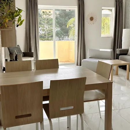Arzella Xlendi, Premium 2br, Bus Stop & Market Opposite